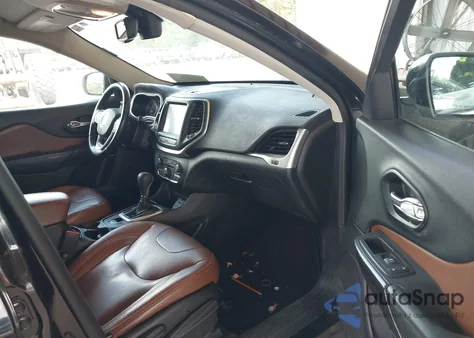 2015 Jeep Cherokee Latitude z USA, uszkodzony, nr VIN 1C4PJLCS9FW720901